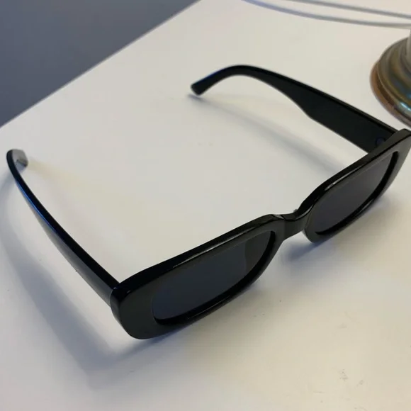 90’S INSPIRED BLACK SUNGLASSES - Picture 2 of 4